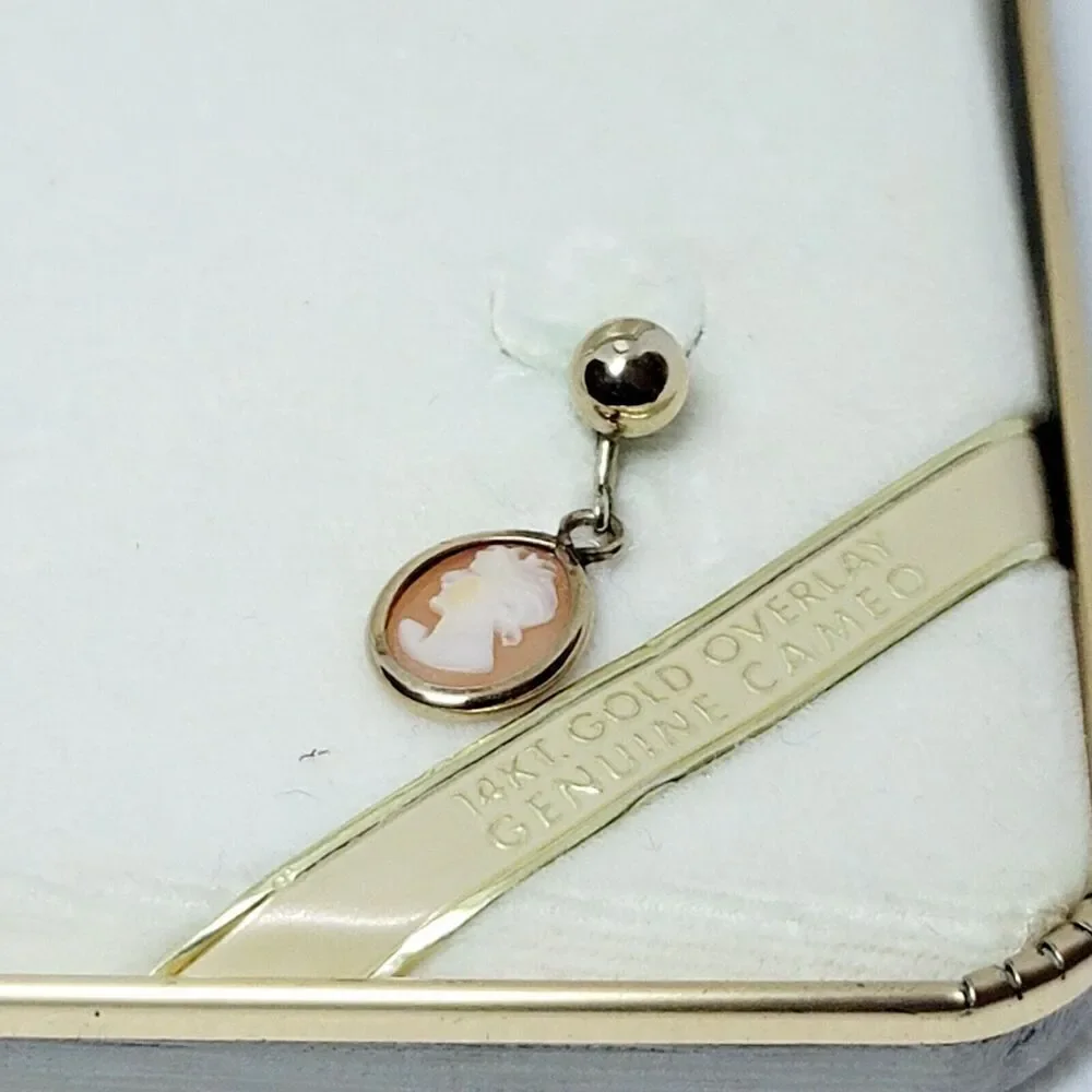 VINTAGE AMCO JEWELS 14K GOLD OVERLAY GEUINE CAMEO PENDANT SCREW BACK EARRING SET